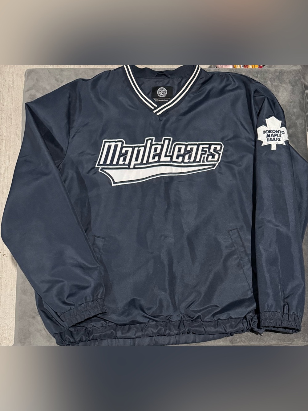 G-III NHL Toronto Maple Leafs V-Neck Pullover Windshirt Men's Size L - NWOT